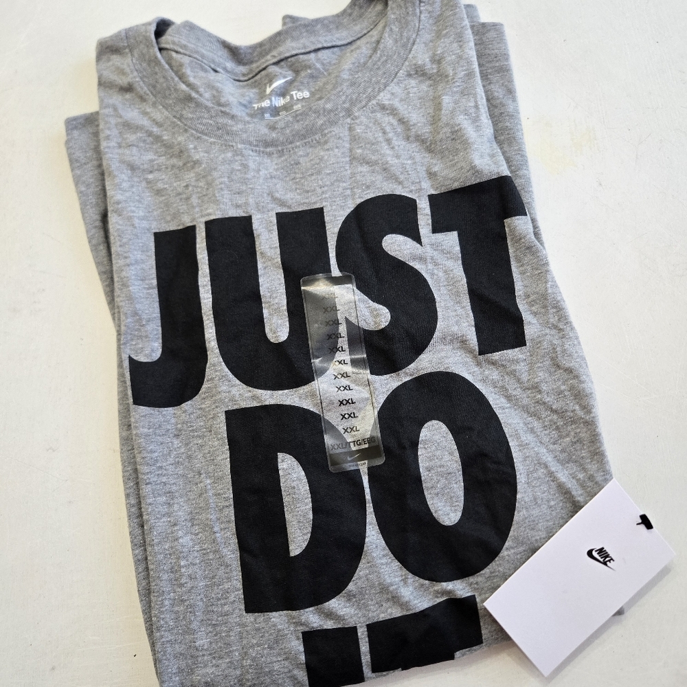 Men's Nike Grey Short-Sleeve Tee